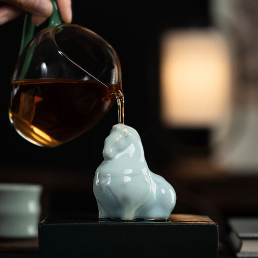 Tinghuai Ru porcelain tea pet raw mineral tea pet ornaments creative desktop ornaments Ru kiln can be opened to raise azure small Tang horses