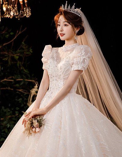 Robe de mariée de maquillage rouge 2025 Nouvelle mariée Princesse Puff Sleeve luxueuse Palace Style Tail Français Robe de mariée principale Light Champagne Slat S