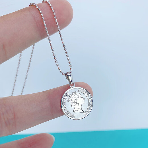 Heye Jewelry Queen's Pendant Tag Platinum Real Gold Pt950 Round Tag and Square Pendant for Women Platinum Women's Car Flower Platinum 950 Queen's Tag Round Tag 3.78g Width 16mmX Height 23mm including buckle