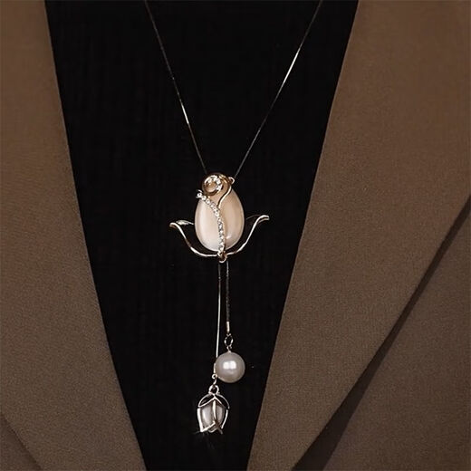 Leaf-cutting ant tulip sweater chain, high-end and versatile long necklace, women's autumn and winter fashion accessory, coffee golden tulip sweater chain