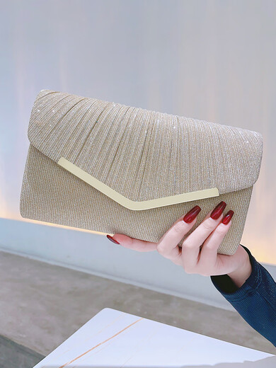 Kuqidishu enveloppe de mode sac femmes 2024 Nouvelle température dîner robe craquier maman mariage cheongsam sac femmes triangle or bord noir