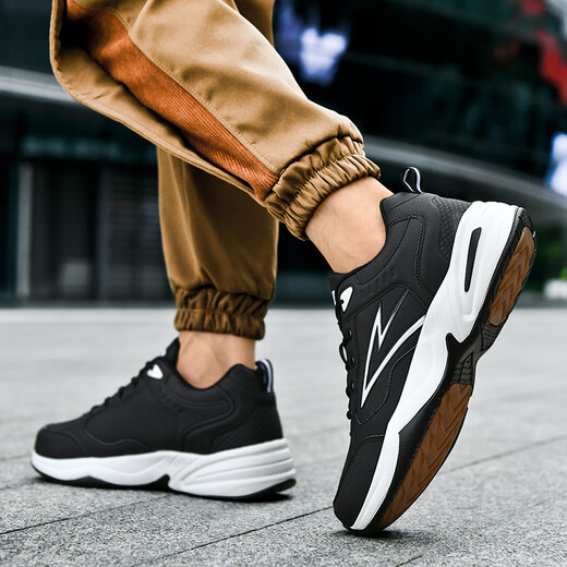 Xuanya Hit large-size sneakers larger, fat, wide toe, loose, breathable mesh shoes, leather surface waterproof men's shoes 45464748 826 black and white leather surface waterproof 39