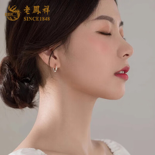 Lao Fengxiang solid silver Möbius silver earrings for women, light luxury niche earrings, high-end anniversary gifts for girlfriends and wives, today/next day delivery * pure silver * Mobius earrings, brand gift box