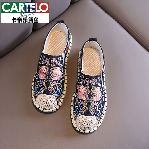 卡帝乐鳄鱼（CARTELO）老北京布鞋女绣花平底透气汉服民族风刺绣懒人一脚蹬千层底布鞋新 白色 37