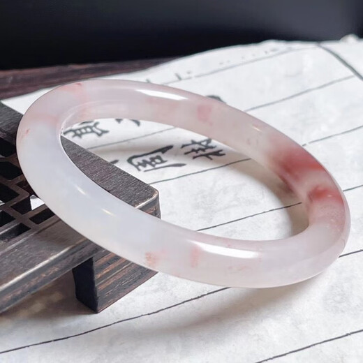 Bindao guaranteed chicken blood jade pink bracelet royal concubine material white background red jade bracelet bracelet 53 circles round strip certificate