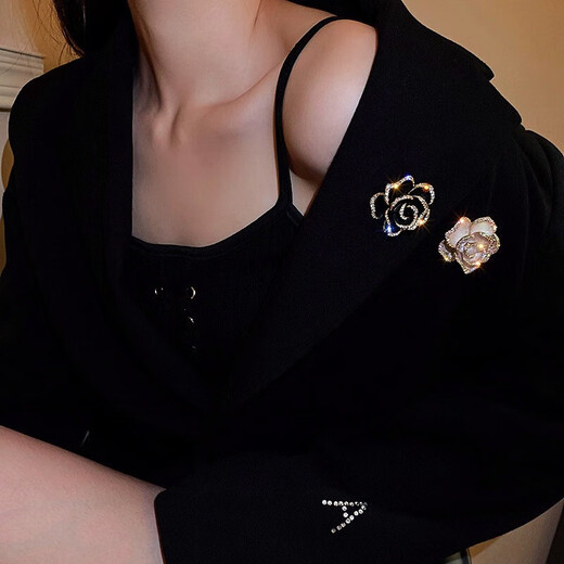 Core luxury rose brooch corsage brooch high-end women's luxury ladies accessories coat fashionable and elegant temperament decoration brooch + gift box packaging