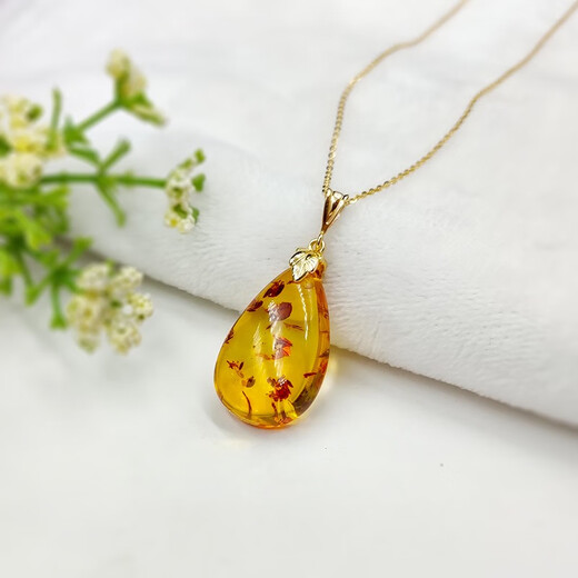 Yixiang natural amber flower drop pendant S925 silver buckle necklace simple and noble temperament women's necklace light luxury style jewelry natural flower amber (with silver plated chain)