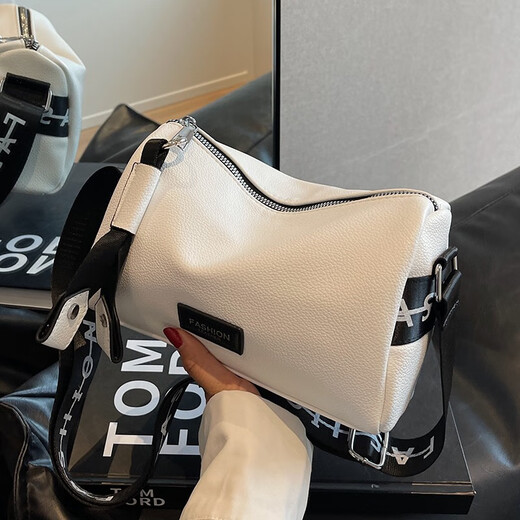 Pokémon Snail Premium Sac féminin 2023 Nouveau créneau de niche Été Broadband à un épaule Crossbody Sac texture Pollower Pillow Sac Rice White