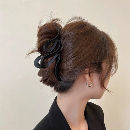 Begegnung mit Maillard Matte Grab Clip Großer High -End -Haarclip für Frauen 2024 neuer Hinterkopfhai -Haarclipzubehör Schlangenförmige Grab -Clip - Khaki - 1
