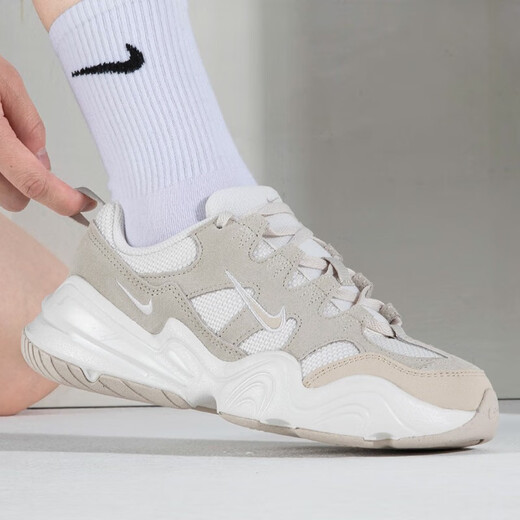 耐克（Nike）官网官方女鞋 新款潮流复古运动鞋低帮耐磨透气休闲鞋健步跑步鞋 DR9761-002 36.5