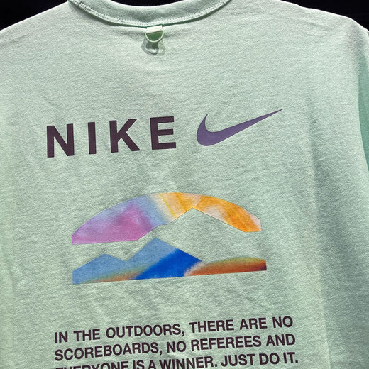Nike (Nike) Kurzärärmelte Männer 2025 Sommer New Sportswear Trendy Gedruckt runden Hals bequem