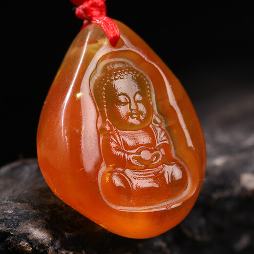 Natural amber beeswax chicken fat red gold amber raw stone single seed baby Buddha boy Buddha prince Buddha protection and safety pendant pendant same style shipped randomly