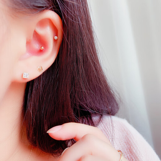 Golden fork Korean pure 14K gold stud earrings for women mini lace round square hollow flower k gold screw ear bone stud for women lace round diamond 14k gold single price