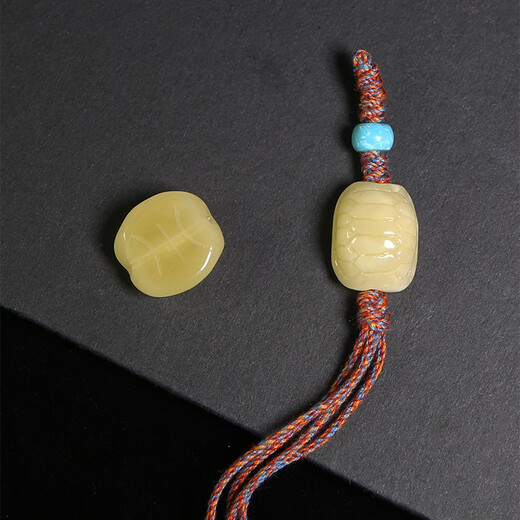 Xinyou natural raw ore Russian material beeswax rich armor world back cloud carving pendant accessories diy separated beads amber turtle back Russian material full honey chicken oil yellow width about 13mm