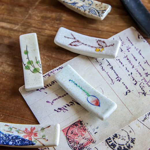 Retro chopstick holder inside and outside the house, multi-purpose ceramic chopstick holder, household Japanese-style table spoon, public chopsticks spoon holder, hotel commercial chopstick pillow, family pack, 4 pieces of Liuli style