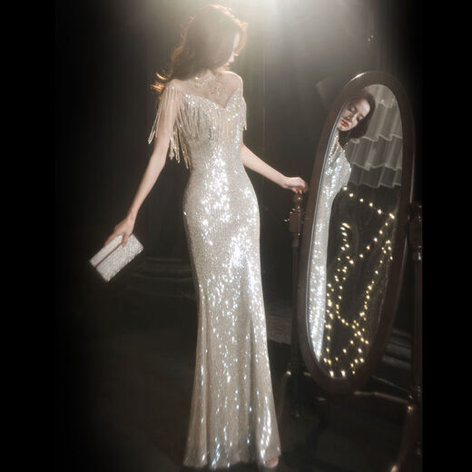 Cooles Huke Abendkleid für Frauen 2022 Neues High-End-Temperament Slim Aura Queen Fishtail Abendkleid für Frauen 2022 Nischenchampagner Langstil L.