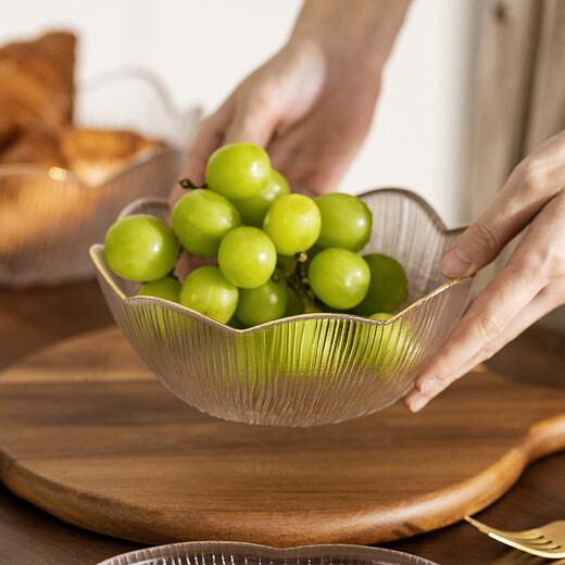 Modern housewife off-shelf glass fruit plate, living room home dessert plate, high-looking European-style transparent dessert bowl, salad plate, 7.6-inch golden flower plate