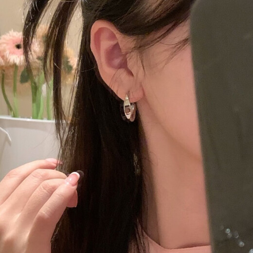 Miao Yijia earrings earrings 925 silver needle 2025 new earrings female birthday gift girls temperament high-end jewelry cold style high-end earrings a pair
