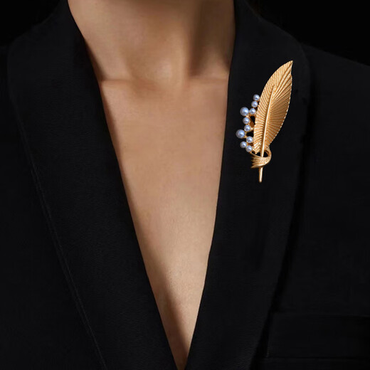 Caizhi feather brooch for women retro all-match corsage pin suit accessories matte gold 1 piece