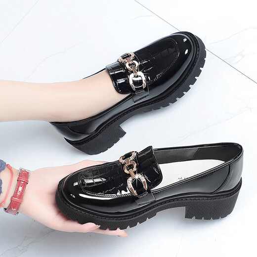 Jiming 2025 Nouveau printemps décontracté à talons épaisses à talons britanniques Chaussures en cuir brevet Locs en cuir féminin Chaussures célibataires à selle douce