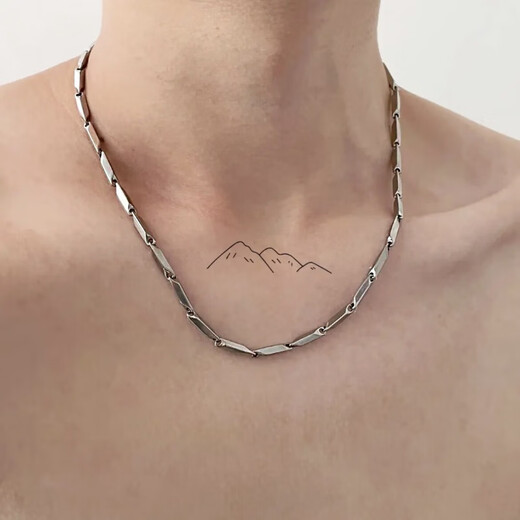 Cai Leiya diamond-shaped titanium steel necklace men's trendy color-proof boys' clavicle chain personality versatile plain necklace rhombus necklace