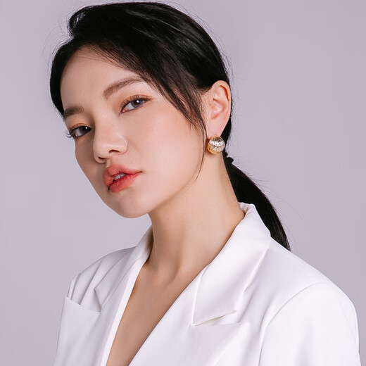 Qlady French metal earrings, feminine, high-end, silver needle earrings, female gold light luxury earrings, birthday gift for girlfriend