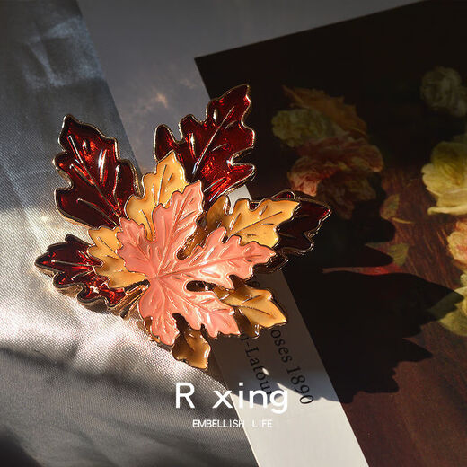 Miaolingge cute Japanese style brooch into autumn maple leaf brooch for male and female couples personalized ins trendy metal badge bag decoration maple leaf