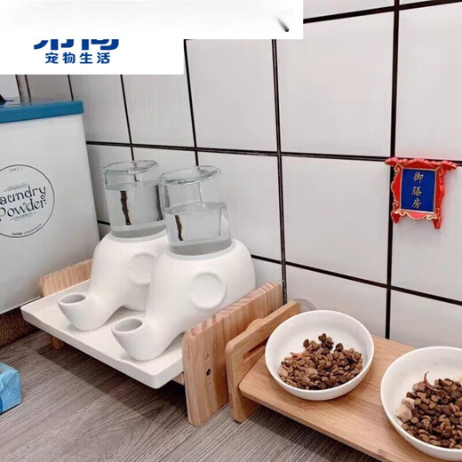 Hibiscus Mingkan is not easy to wet the chin. Elephant drinking fountain Garfield big-faced and flat-faced drinking bowl is anti-tipping and moisture-proof ceramics. Macaron powder + glass bottle + square plate