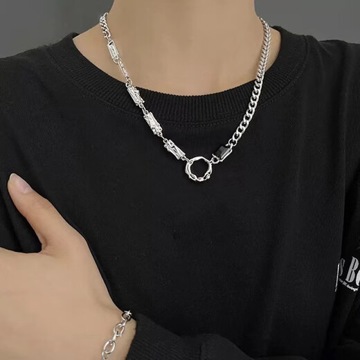 Niedlich Keduo Hip-Hop hübsch schwarze Steinring Männer und Frauen Nische High-End-Design Sinn Sinn für Männer Halskette Persönlichkeit Trendy Herrenanhänger Accessoires Persönlichkeit Unregelmäßige Halskette