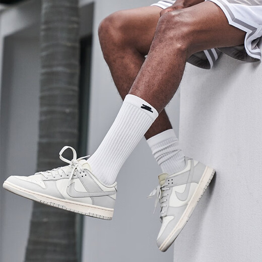 Aspiring (UZIS) professional sports socks men's American basketball socks running sweat-absorbing solid color towel bottom socks [New Star] White long tube triple-pair M
