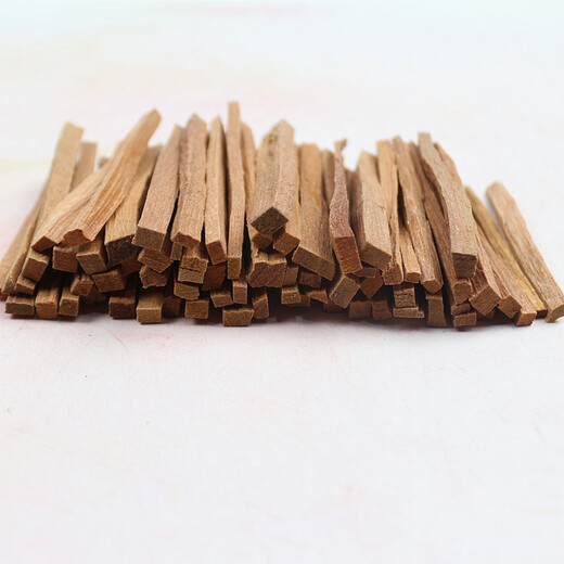 [Léger et luxueux haut de gamme] Encens de brûler de l'encens et d'adoration du Bouddha. Les bandes de bois de santal brûlent de l'encens et adorent le Bouddha. Un ensemble d'aromathérapie de bois de bois de santal australien 500 grammes. Bandes de bois de santal (1 pack) un pack / 1 jin [Jin est égal à 0,5 kg] (environ 690 pièces)