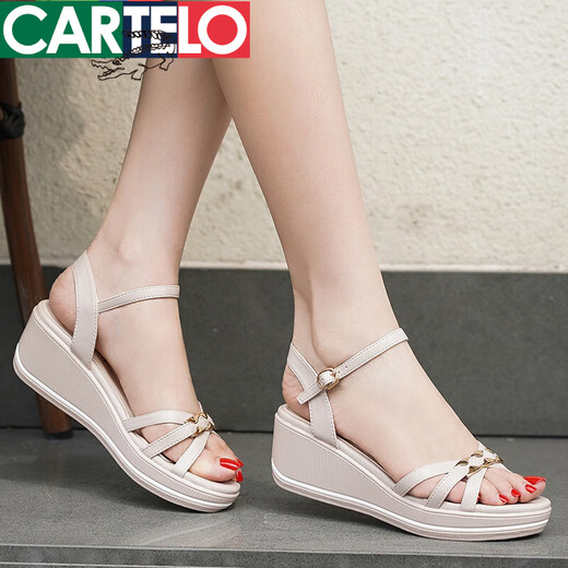 卡帝乐鳄鱼（CARTELO）真皮坡跟凉鞋女2025夏季新品中跟厚底时尚一字带松糕凉鞋夏季百搭 杏色5厘米 36