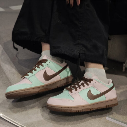 Nike (Nike) Dunk Low'trawberry Chocolate Mint 'Розовый зеленый коричневый анти скользит и износостойкие обувь с низким топом IH0821-679 Розовый зеленый коричневый 39 (245 мм)