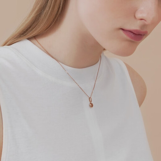 Chow Sang Sang's brand EMPHASIS series 18K gold mother-of-pearl pendant 91237P