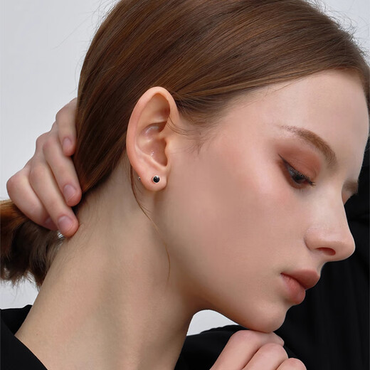 Core luxury sterling silver S999 pure silver earrings for women, pierced earrings, screw-buckle earrings, high-end earrings for sleeping, no need to take off, 999 pure silver black earrings, one pair