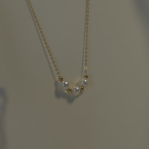 Feiyu's new nucleated freshwater pearl necklace for women, clavicle chain, versatile retro niche Chinese Valentine's Day model, three pearls 37+4