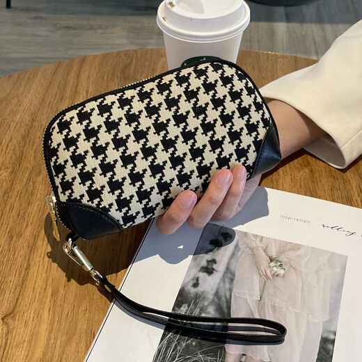 Bolso de canguro fresco se puede colocar un embrague de bolso pequeño para mujeres en el teléfono móvil 2023 nuevo lienzo de manejo de alta gama temperamento de moda gran capacidad negra