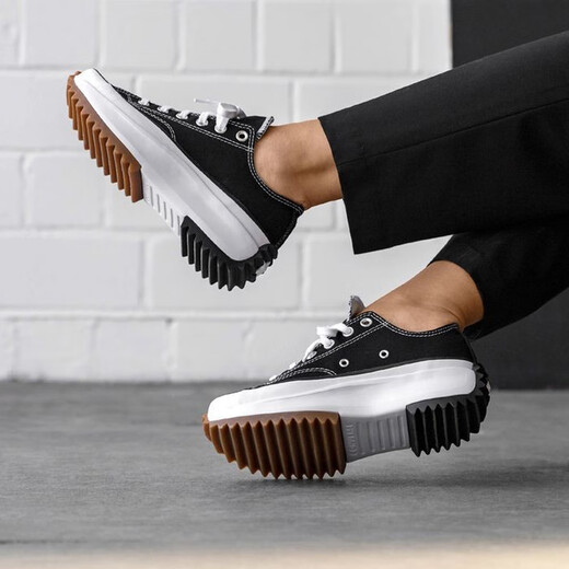 Converse Converse New Run Star Wanderung Ochsen und Frauen lässige dicke Sohle erhöhte Leinwandschuhe 168816C Schwarz und Weiß 38.5