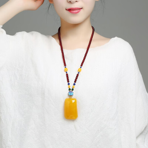 Luoyi Lao Beeswax Pendant Water Drop No Matter Fang Brand Chicken Oil Yellowstone Amber Men's and Women's Blood Amber Sweater Chain No. 1