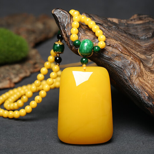 Luoyi Lao Beeswax Pendant Water Drop No Matter Fang Brand Chicken Oil Yellowstone Amber Men's and Women's Blood Amber Sweater Chain No. 1