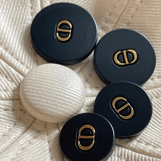 High-end texture CD solid antique gold matte black letters versatile jacket hand-sewn buttons cuff links metal buttons antique gold matte black 20mm 3 pcs