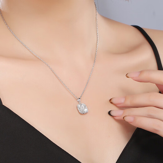Yuan Shengfu's new PT950 exquisite shiny filigree sugar cube platinum pendant genuine versatile platinum necklace pendant for women 1.97g