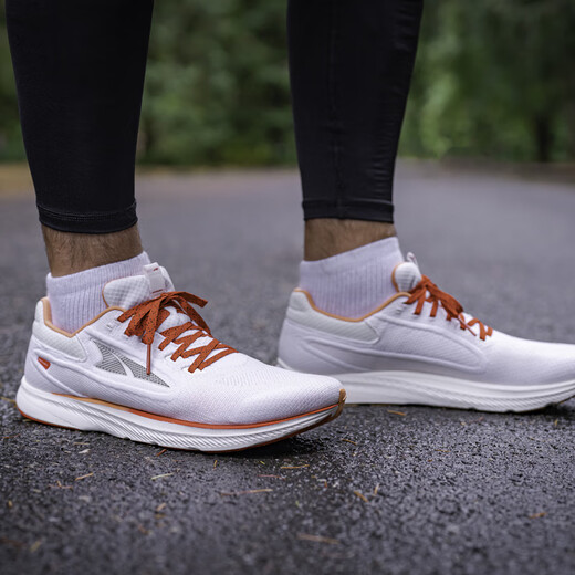 Altra Escalante 3 Männer und Frauen Rennschuhe leichte schockabsorbierende und atmungsaktive Trainingssneaker offizielle AL0A7R6M880 Orange [Männer] Nicht-Return und Austausch 40