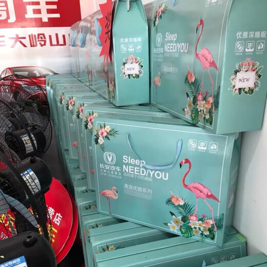 Creative small gift customization company opening annual meeting employee activity prizes practical and atmospheric to send customers summer quilt gift box summer quilt 1.8*2 meters (random flower shape)