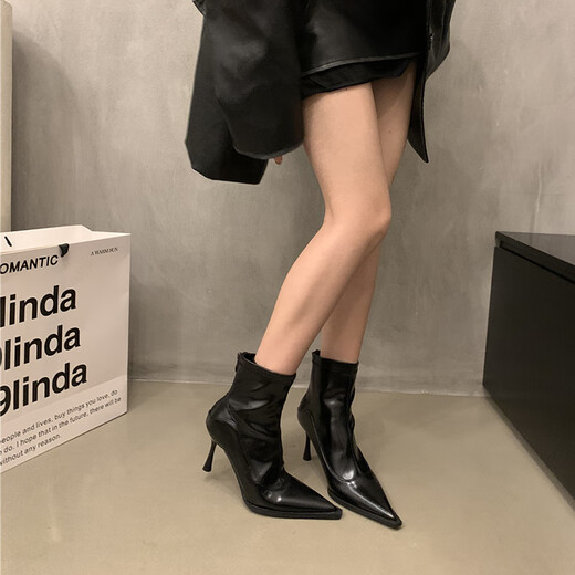 Botas cortas de punta alta de tacón alta de nueve pulgadas 2025 primavera y otoño Nuevo tacón europeo y americano botas desnudas empalmadas botas delgadas botas cortas retro para mujeres negras 7cm 36 36