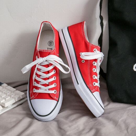 Rote und grün hundertjährige Low-Top-Leinwandschuhe für Männer koreanischer Stil Klassiker vielseitiges Schwarzpaar Schüler Schnüre-up-Freizeitschuhe Sommer atmungsaktiv