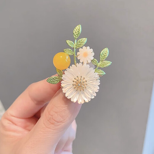 Duti's 2023 new daisy flower brooch feels light luxury cardigan coat corsage coat suit pin accessories flower brooch