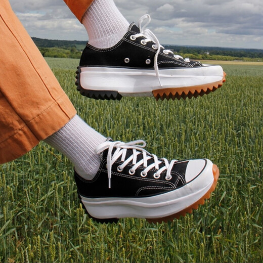 Converse Converse New Run Star Wanderung Ochsen und Frauen lässige dicke Sohle erhöhte Leinwandschuhe 168816C Schwarz und Weiß 38.5