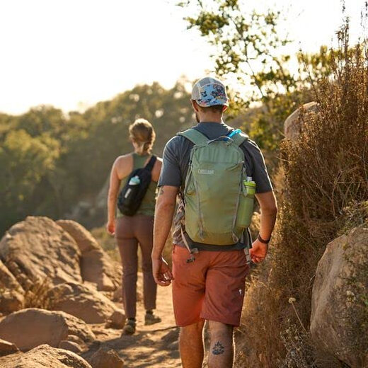 Camelbak Cloud Walker 18L Hydration Bag Backpack 2L Water Tank Matte Green