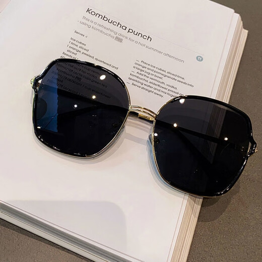 Mi Jilin 2022 new style sunglasses for women, sun protection, slimming, large frame, fashionable Korean version of the same style as the Internet celebrity, versatile sunglasses, bright black, glasses + mirror box + mirror cloth